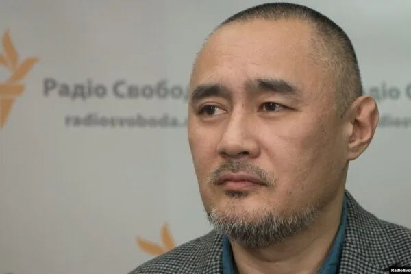 В опозиционного журналиста из Казахстана Айдоса Садыкова стреляли в Киеве.